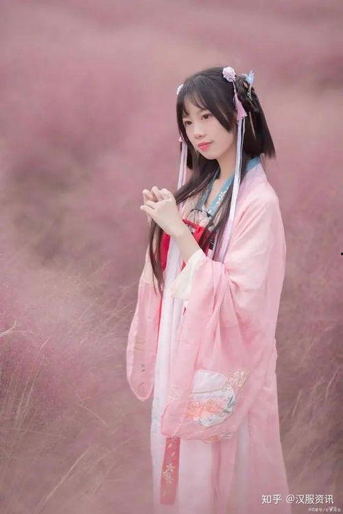 美人夜来汉服吃瓜,宫廷瓜田笑谈古今